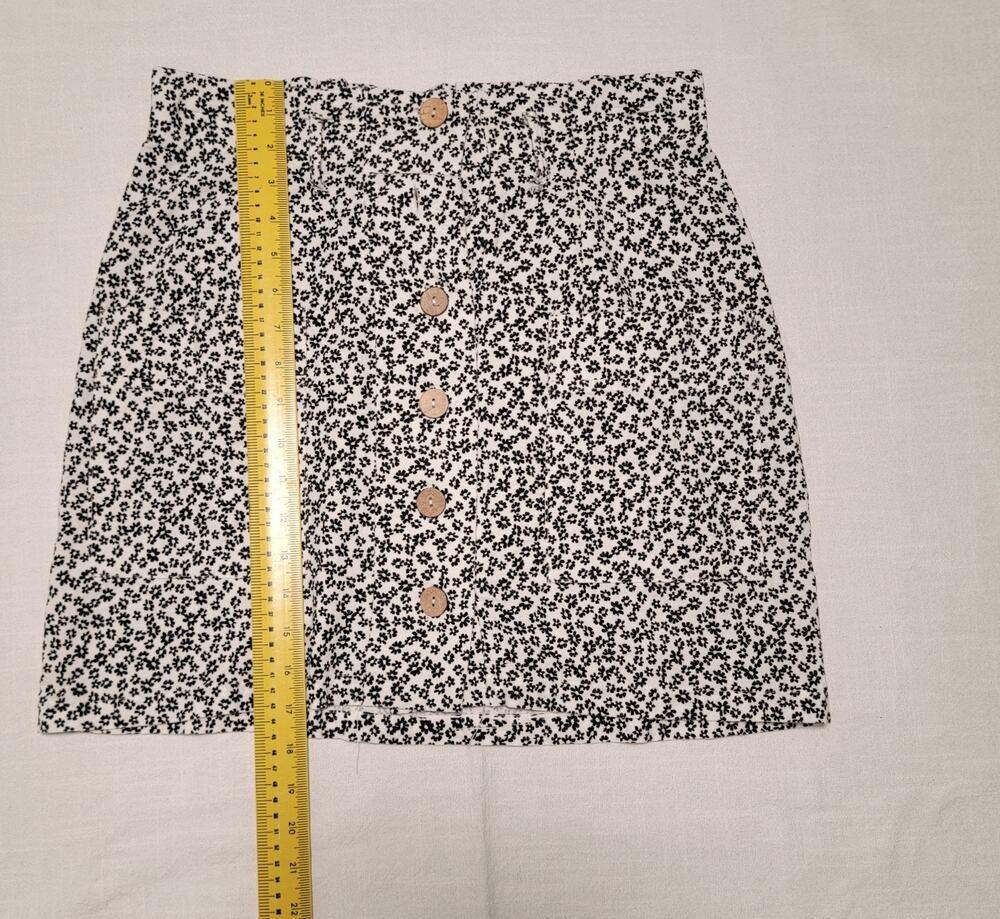 Women’s Black & White Floral Mini Skirt Size L Stretch Waist–Casual Lightweight